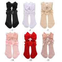 Ensemble 2 pièces personnalisé avec logo pour bébé fille : Bandeau et chaussettes hautes en maille gaufrée avec grand nœud – Accessoires pour bébé – Cadeau OEM