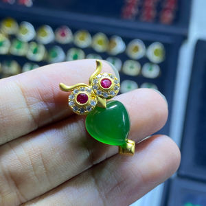 Pendientes Clásicos de Perlas en Forma de Calabaza Chapados en Oro para Mujer, con Diseño de Mariposa de Moda y Engaste de Diamantes en Bisel, Estilo Casual y Natural - Product Image 1