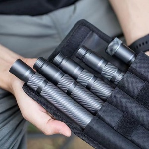 Bâtons de randonnée en alliage d'aluminium réglables et détachables, antidérapants, pour la marche en plein air, avec sac de rangement - Product Image 1