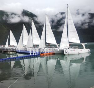 Catamaran à voile de luxe en fibre de verre 10m*4.9m avec moteur 1*90HP pour divertissement en haute mer, pêche, tourisme et excursions - Product Image 5
