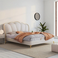 Lit King-Size/Queen en Gros avec Revêtement en Cuir Souple, Style Crème, Meuble de Chambre à Coucher, Cadre en Bois Massif, Design Simple