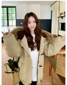 Abrigo de algodón con capucha y Cuello de piel larga con botón de cuerno de vaca para mujer, longitud media, estilo de invierno, estilo coreano, tamaño pequeño, versión gruesa - Product Image 1