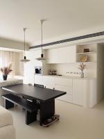 Buffet en métal industriel avec étagères ouvertes pour la cuisine
