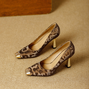 Escarpins à talons hauts style européen et américain, collection Printemps-Automne 2026, à bout carré métallisé, imprimé léopard, talons aiguilles, bout ouvert, pour femme - Product Image 3
