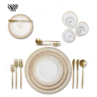 Ensemble d'assiettes en céramique de luxe élégantes, dorées et pailletées, avec un design étincelant, personnalisable pour la décoration de table de mariage romantique