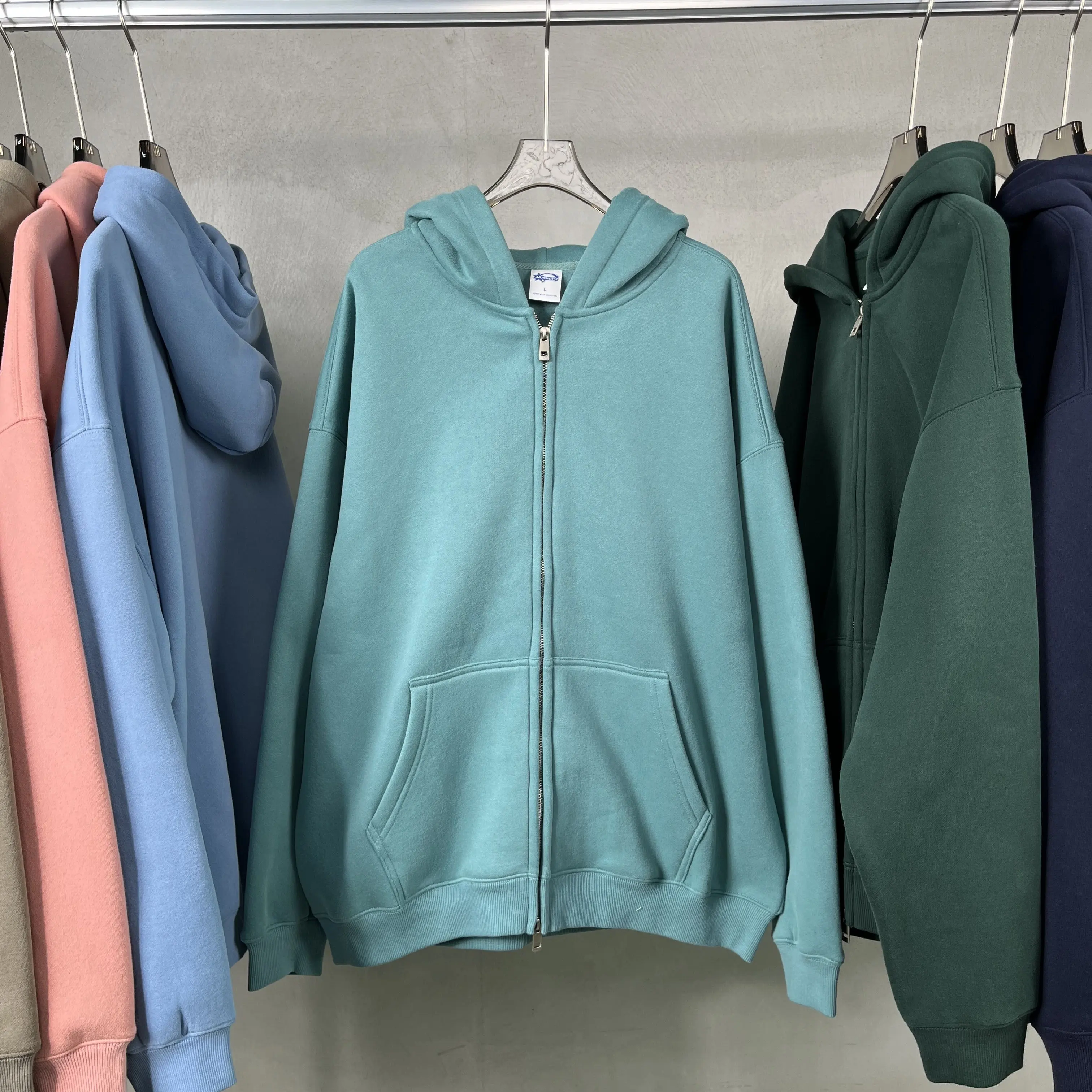 Vente en gros d'articles essentiels 420 gsm sweat à capuche à épaules tombantes avec logo personnalisé du fabricant sweats à capuche zippés lourds et surdimensionnés pour hommes