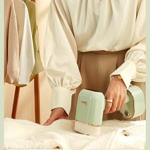 Plancha de vapor portátil Midea verde de 0.8L, vaporizador de ropa portátil para uso en el hogar y el dormitorio - Product Image 1