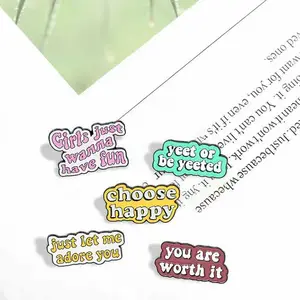 Lettre personnalisée broche épinglette Badges en métal cadeaux promotionnels mignon rose épinglettes Alphabet positif motivationnel émail épingles