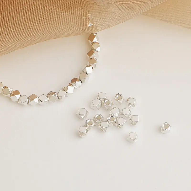 925er Sterlingsilber Diamantform Perlen exquisite gesichtete silberne lockere Abstandsperlen für Armband Halskette DIY Schmuckherstellung