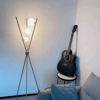 Nouvelle Lampe sur Pied de Luxe Léger Style Nordique Simple, Lampe de Chevet Designer pour Chambre, Lampe sur Pied Artistique Créative en Fer