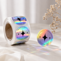 Autocollants en vinyle holographique personnalisés pour anime, étiquettes de logo de dessin animé imperméables avec impression holographique, directement de l'usine à bas prix