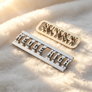 Étiquettes de logo en alliage de zinc pour vêtements, étiquettes nominatives en métal poli personnalisées, vente en gros pour vêtements, sweats à capuche et chemises - Product Image 6