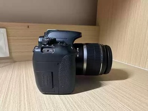 Cámara DSLR Canon <span class=keywords><strong>EOS</strong></span> <span class=keywords><strong>700D</strong></span> 90% Nueva con Lente de 18-135 mm y 18.0 MP para Fotografía de Retratos - Product Image 5