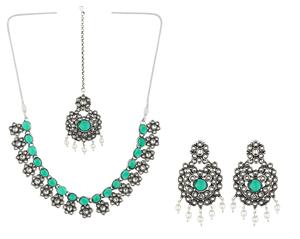 Collier décoratif à surface lisse et brillante avec boucles d'oreilles rondes et Maang Tikka pour les mariages ou les fêtes de filles - Product Image 2