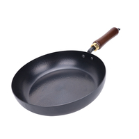Peralatan Masak Besi Cor Tempa Tangan; Wajan Penggorengan Berlapis Anti Lengket yang Tahan Lama; Wajan Dasar Rata dengan Gagang Kayu Solid Cocok untuk Kompor Gas