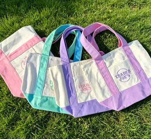 Petit sac fourre-tout en toile de coton rose pastel avec logo brodé personnalisé et poignée renforcée - Product Image 1