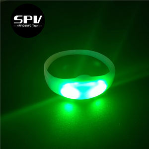 สายรัดข้อมือ LED ควบคุมด้วยรีโมทหลายสีสำหรับงานปาร์ตี้งานดนตรีคอนเสิร์ต - Product Image 6