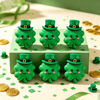 Figurine de dessin animé de la Saint-Patrick, mini ornement trèfle à quatre feuilles, décoration de fête, décoration de gâteau pour la table et la maison M179