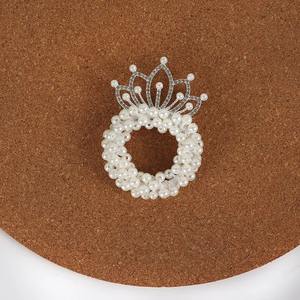 Anneau de serviette de table de luxe fait main, écologique, durable, 5 cm, avec accents de perles, décoration de couronne en stock pour les mariages et les fêtes - Product Image 4