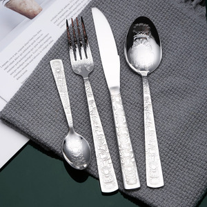 Juego de cubiertos de acero inoxidable con mango cuadrado y acabado espejo, diseño de tótem estampado, estilo chino nuevo, cuchillo y tenedor para carne occidental - Product Image 1