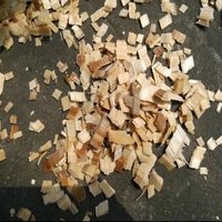 Mobiele houtversnipperaar voor schijven en trommels, capaciteit 2T/u, max. diameter 15cm, geschikt voor bosbouw, boomgaarden, takken, pallets en houtafval.