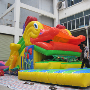 Toboggan gonflable en PVC pour sauts et glisse en extérieur - Product Image 1