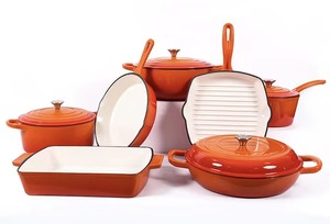 Ensemble de 11 pièces de batterie de cuisine en fonte de style nordique avec revêtement émaillé, comprenant un faitout, une cocotte, un plat à rôtir et une casserole à lait - Product Image 6