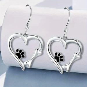 Orecchini Pendenti a Forma di Zampa di Gatto e Cuore per Donne, Accessorio per Orecchie Carino da Indossare Quotidianamente, Gioiello di Moda - Product Image 4