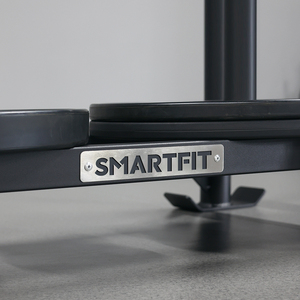 SMARTFIT Trineo de Gimnasio Comercial de Alta Resistencia con Dos Postes Centrales para Entrenamiento de Fuerza y Velocidad Profesional - Product Image 4