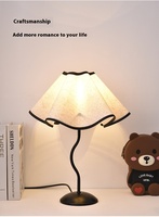 Lampe de chevet moderne et simple pour chambre à coucher ins lampe de table rétro créative en forme de pétale