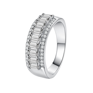 Anillo de Eternidad Minimalista Apilable para Mujer, con Moissanita Redonda Brillante Chapada en Plata y Engaste de Bisel, Joyería de Lujo - Product Image 1