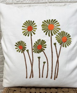 Funda de Cojín Cuadrada Bordada con Diseño Floral, 100% Algodón, Estilo Nórdico, Decoración para el Hogar, Patrón de Plantas, Blanco con Flores Verdes y Naranjas - Product Image 3