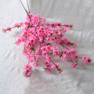 Fleurs artificielles <span class=keywords><strong>de</strong></span> fleurs <span class=keywords><strong>de</strong></span> pêcher à 6 fourchettes Simulation <span class=keywords><strong>de</strong></span> tissu <span class=keywords><strong>de</strong></span> soie Ornements décoratifs pour hôtels <span class=keywords><strong>de</strong></span> mariage Fleurs <span class=keywords><strong>de</strong></span> cerisier artificielles - Product Image 5