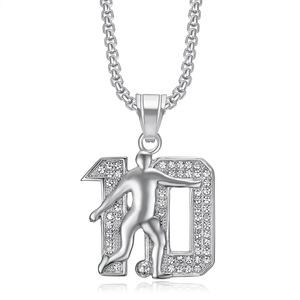 Collier pendentif glamour sur le thème du football, figurine <span class=keywords><strong>de</strong></span> <span class=keywords><strong>joueur</strong></span> <span class=keywords><strong>de</strong></span> football n° 10 dribblant en détail - Product Image 4