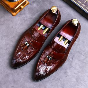 Top-quality leather men's formal single <b>shoes</b> with English otter-pattern embossed and fringed design - Product Image 3