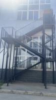 Escalier droit en acier galvanisé sur mesure, escalier robuste pour plateforme de bâtiment industriel, certifié CE