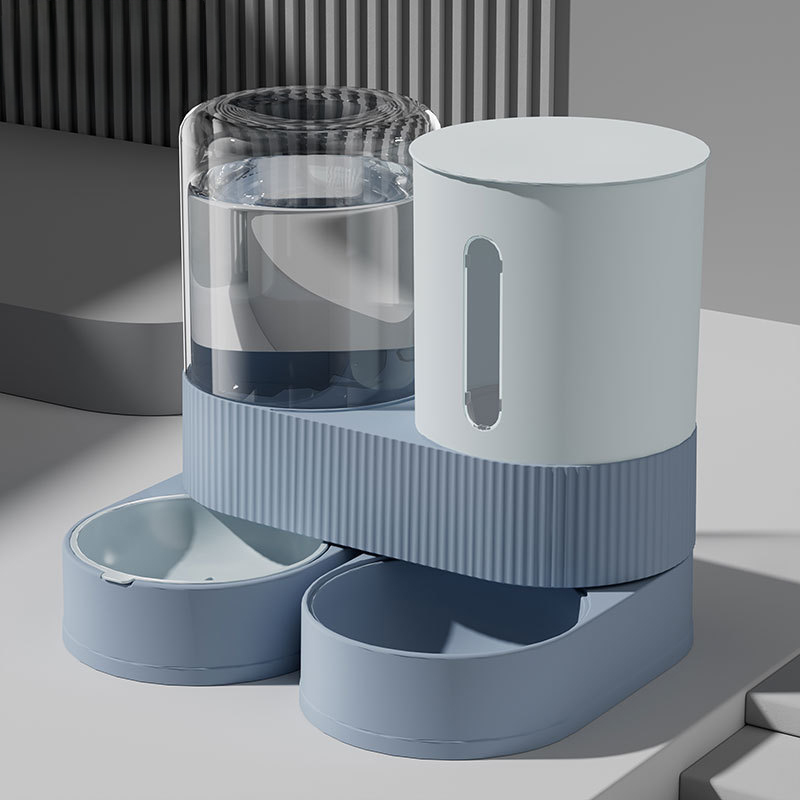 Bol bleu en plastique