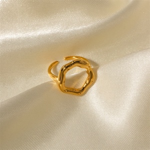 Anillo de Joyería Vintage, Delicado, Chapado en Oro Fino, Acero Inoxidable, Diseño de Flor Hueca, para Mujer - Product Image 3