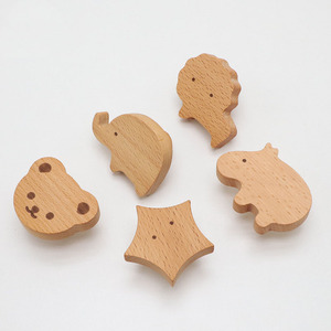 Diseño de lujo Manija de cajón de madera natural Estrella Luna Nube Sombrero Ganchos Montado en la pared Dormitorio Niños Colgando Ropa Ganchos de pared de madera - Product Image 5