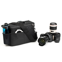 Organisateur d'équipement photo noir avec compartiments ajustables, couvercle en maille transparente, poche latérale et rangement frontal pour la photographie