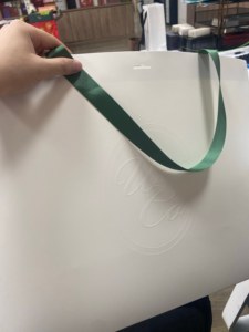 Sacs en papier blancs personnalisés, gaufrés, élégants, colorés, pour le shopping, sacs fourre-tout, emballages <span class=keywords><strong>de</strong></span> mode, sacs à <span class=keywords><strong>bijoux</strong></span> - Product Image 2