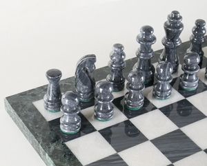 Plateau de jeu d'échecs de luxe en marbre fait main et au design personnalisé, jeu Moo Peg, ensemble d'échecs en marbre noir et blanc de 16 pouces - Product Image 4