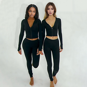 Tuta Sportiva di Lusso Personalizzata da Donna, Felpa con Cappuccio a Maniche Lunghe, Set da Palestra alla Moda + Leggings Sportivi Pieghevoli, Completo Sportivo da Donna in 2 Pezzi - Product Image 4