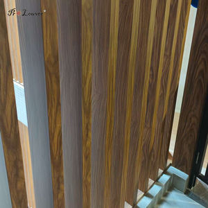 Écran en aluminium couleur bois avec lames orientables - Product Image 4