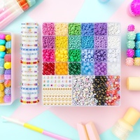Kit de fabricación de joyas DIY con cuentas mixtas: Cuentas de arcilla polimérica, cuentas pony, cuentas de letras y dijes, cuentas espaciadoras sueltas para pulseras