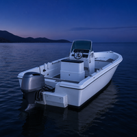 Bateau utilitaire Triton 485 4,85 m, 90 CV max, 5 personnes, 450 kg, léger, console centrale, bateau de pêche, rangement sur pont, étriers d'amarrage