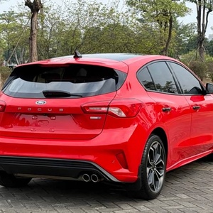 <span class=keywords><strong>Ford</strong></span> <span class=keywords><strong>Focus</strong></span> d'occasion 2021, berline, EcoBoost 180, 8AT, <span class=keywords><strong>ST</strong></span>-<span class=keywords><strong>Line</strong></span>, voiture de sport, conduite à gauche, sans accident - Product Image 5