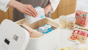 KURA Modern Stylish Vacuum Rice Storage Container with Lid 7.5kg - Product Image 5
