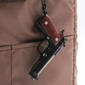 Modelo de arma de brinquedo 1:3 Beretta 92F com cabo de madeira chaveiro artesanato pingente para presentes de aniversário de crianças (não pode ser disparado)