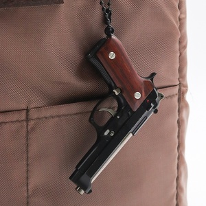 Modellino Pistola <span class=keywords><strong>Beretta</strong></span> <span class=keywords><strong>92F</strong></span> in Scala 1:3 con Manico in Legno Portachiavi Ciondolo Giocattolo in Metallo per Regali di Compleanno per Bambini Giocattolo Non Funzionante - Product Image 5